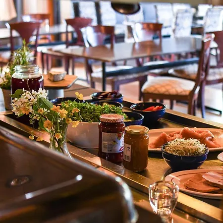 Rundhaug Gjestegard 호텔 2*