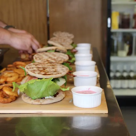 Rundhaug Gjestegard 호텔 2*